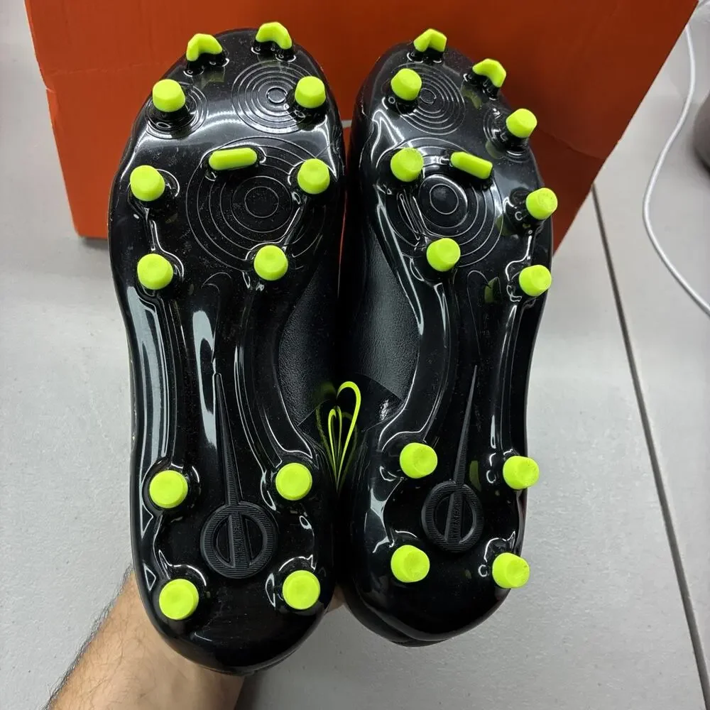Nike Soccer Cleats Boys Youth 5.5 Black Volt Jr Tiempo Legend 10 Club DV4352-001
